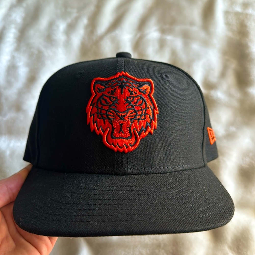 Detroit Tigers black fitted hat size 7